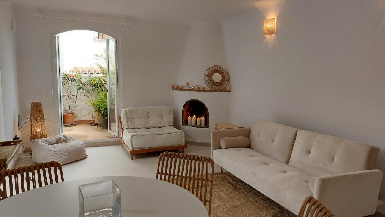 New Boho Home With Balcony, Private Garden And Communal Pool ネルハ エクステリア 写真